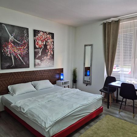 Rooms Villa Luigi Pančevo エクステリア 写真