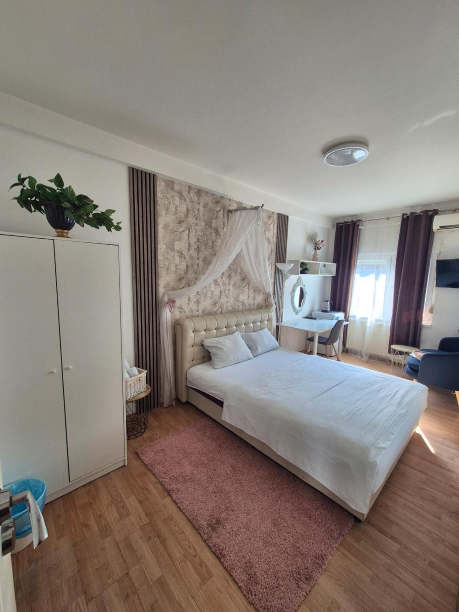 Rooms Villa Luigi Pančevo エクステリア 写真
