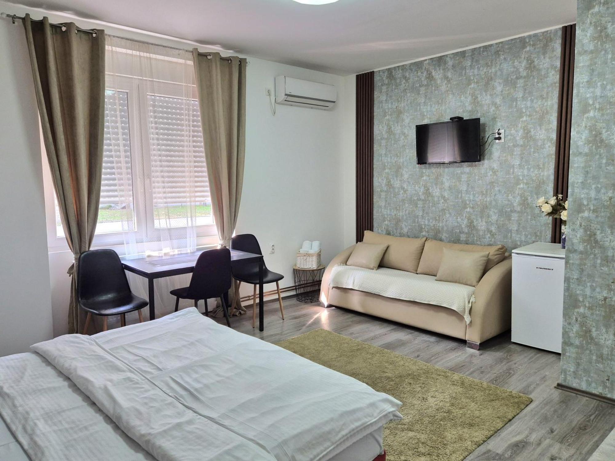 Rooms Villa Luigi Pančevo エクステリア 写真